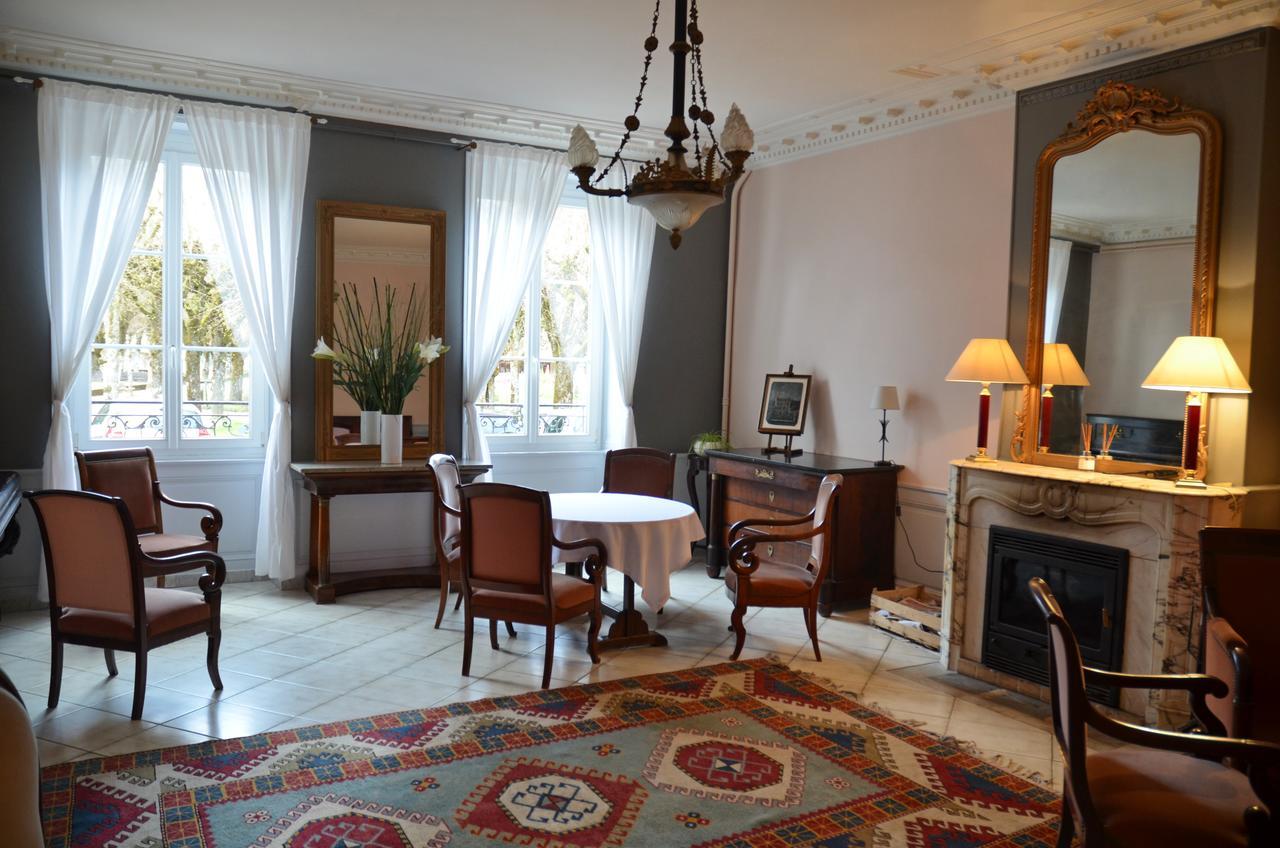 Hotel Et Studios D'Orfeuil Бурбонн-ле-Бен Екстер'єр фото